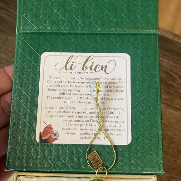 Li Bien Pier 1 imports 2018 Hand Painted Christmas Ornament - Picture 3 of 3